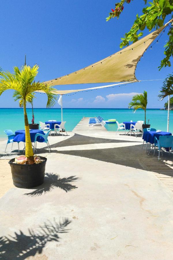 Beach Front Hotel Ocho Rios Exterior photo