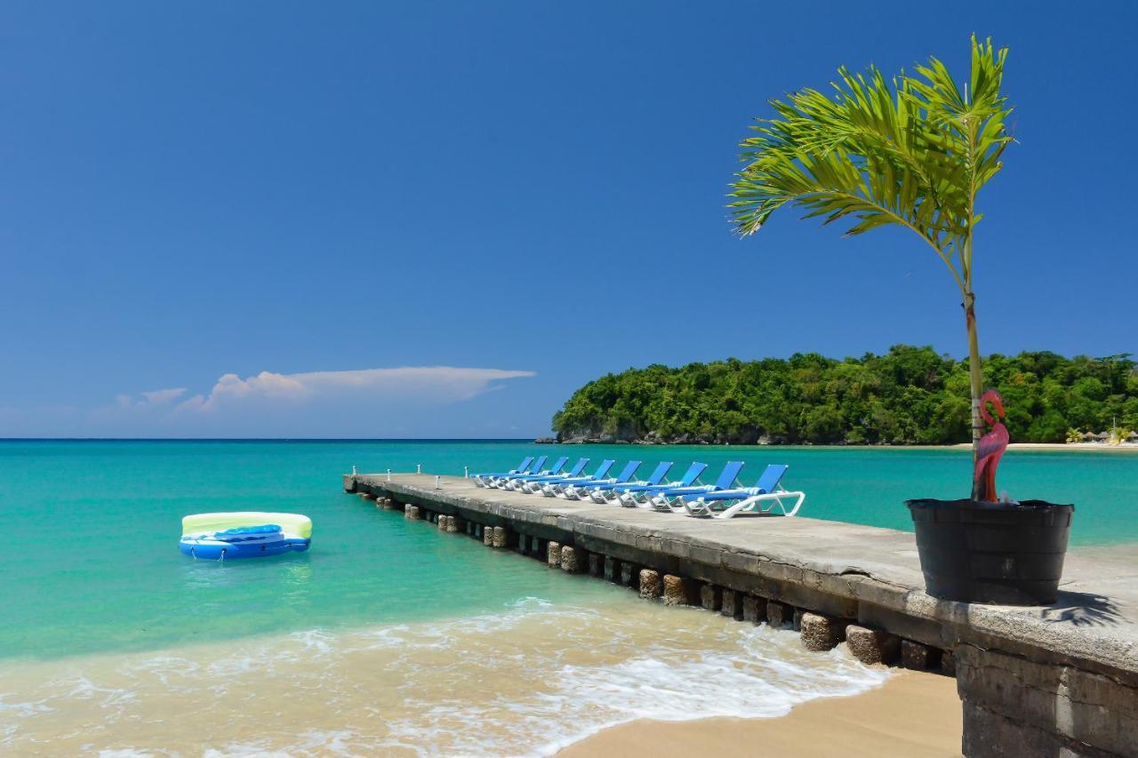 Beach Front Hotel Ocho Rios Exterior photo